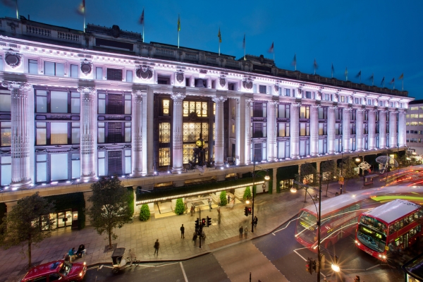 글로벌 뷰티 브랜드 에이바이봄 코스메틱이 1909년에 오픈한 영국의 대표적 프리미엄 백화점 셀프리지(Selfridges)에 입점했다.