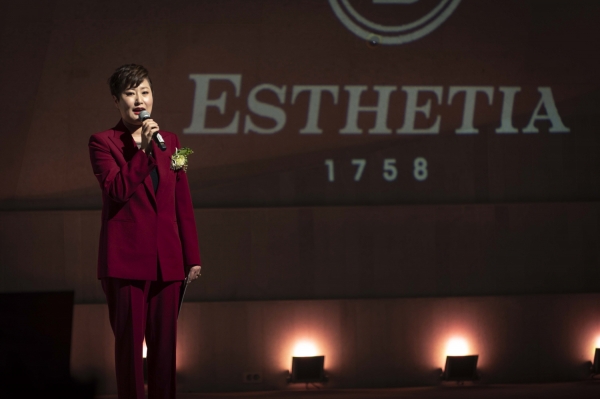 끌리메 이은 대표가 에스테티아 브랜드 런칭 기념식에서 인사말을 하고 있다.