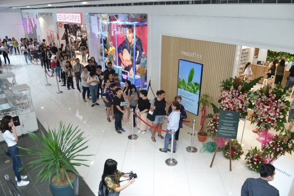 아모레퍼시픽의 자연주의 화장품 브랜드 이니스프리가 지난 23일(현지 시각 기준) 필리핀 첫 공식 매장을 오픈했다.