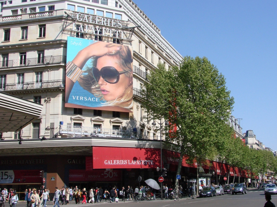 글로벌 뷰티 브랜드 에이바이봄 코스메틱이 프랑스 대표 백화점 갤러리 라파예트(Galeries Lafayette)에 입점한다. 