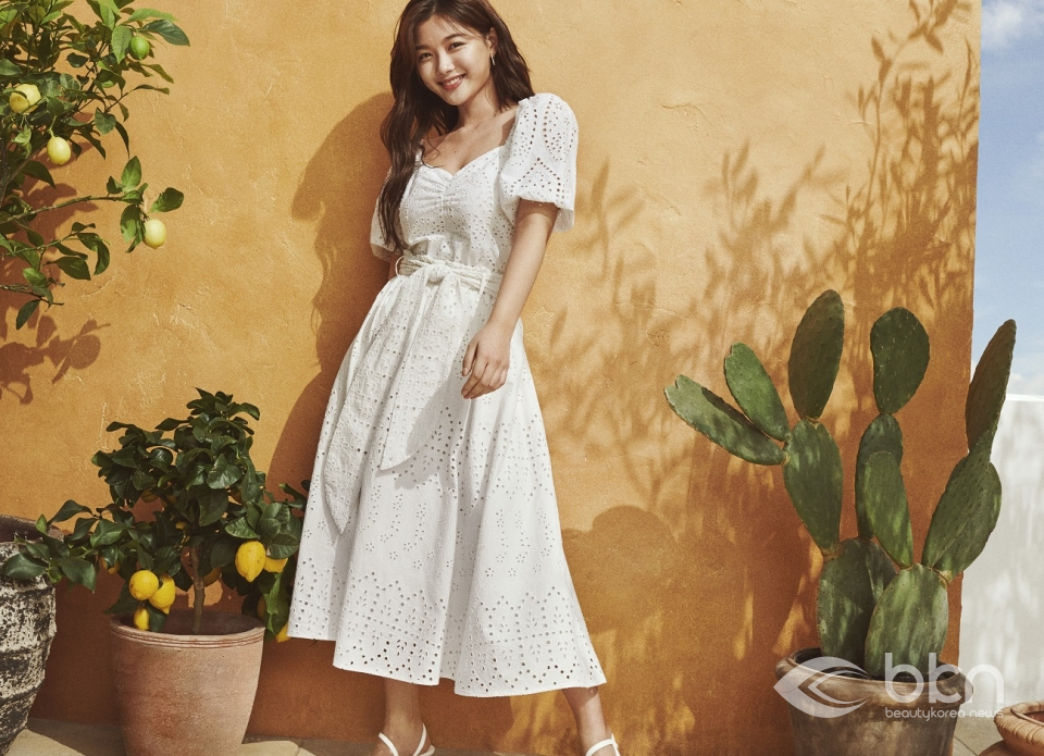 배우 김유정이 글로벌 패션 브랜드 H&M과 함께 한 섬머 캠페인 화보가 공개됐다.