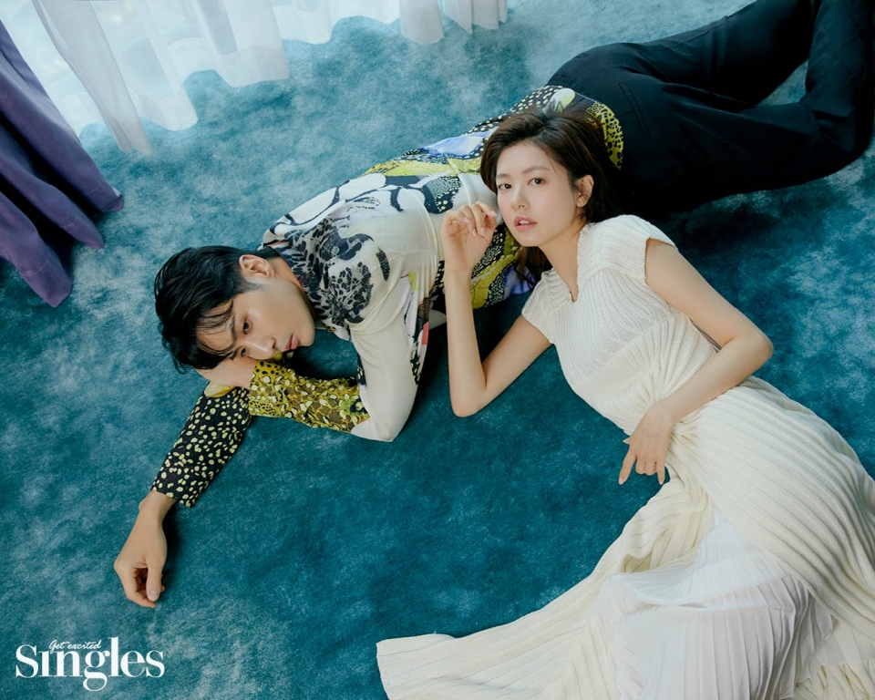 JTBC 월간집의 정소민&김지석 커플이 꿀 떨어지는 케미 화보를 공개, 관심을 끈다. [사진제공=싱글즈]