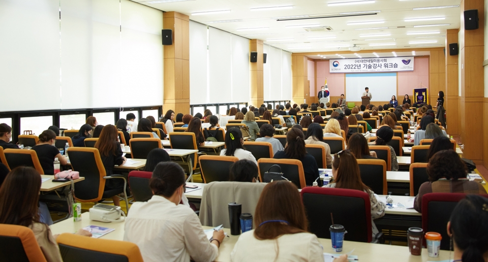 대한네일미용사회(회장 강문태)는 지난 10~11일, 대전 KT인재개발 연수관에서 ‘2022 기술강사 워크숍’을 개최하고 있다.