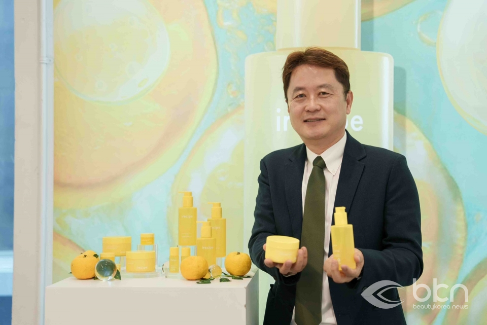 선진뷰티사이언스 이성호 대표이사가 27일 열린 기자간담회에서 ‘클린뷰티 2.0’ 시대 개막을 선언하며, 자사의 비전을 소개하고 있다. 2024.11.27.